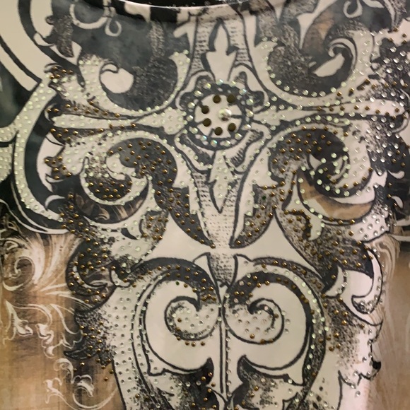 Beautiful shirt - Picture 4 of 7